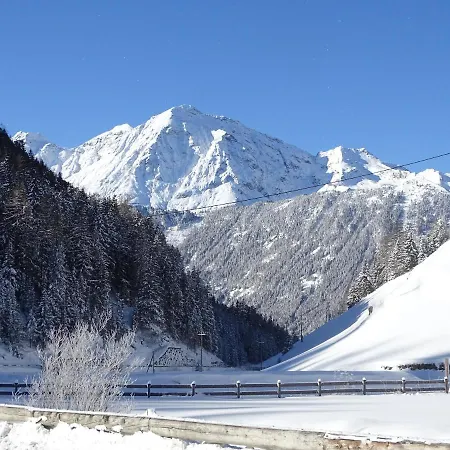Aparthotel Tyrol 3*